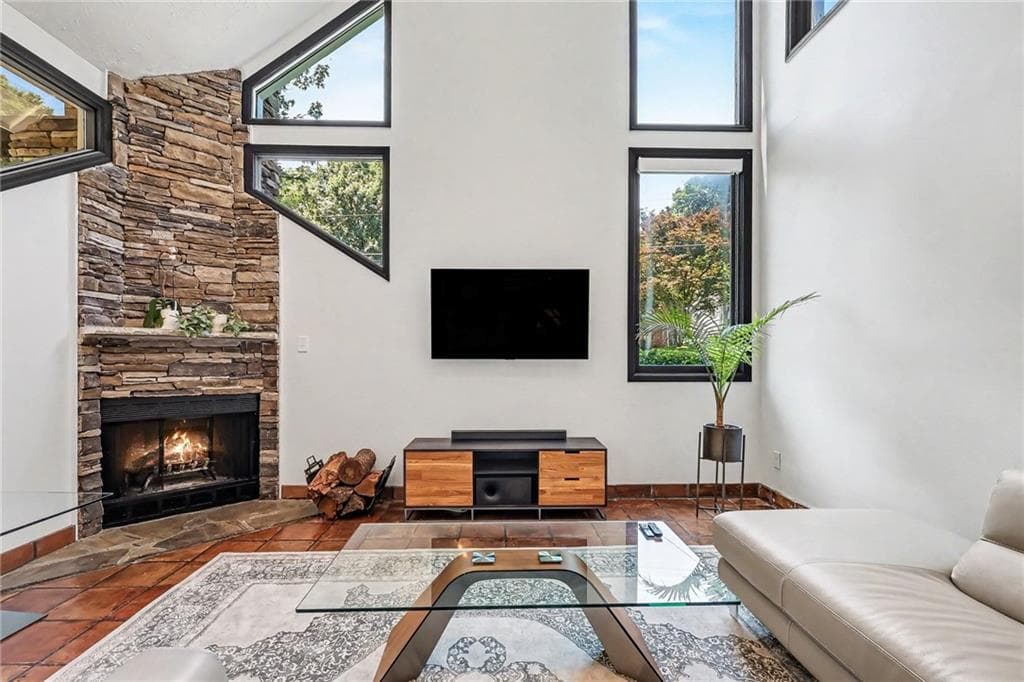 2 bedroom, 2 bathroom, 1,708 sq ft single family residence for sale at 489 Trabert Avenue, Atlanta, GA 30309 — photo 3
