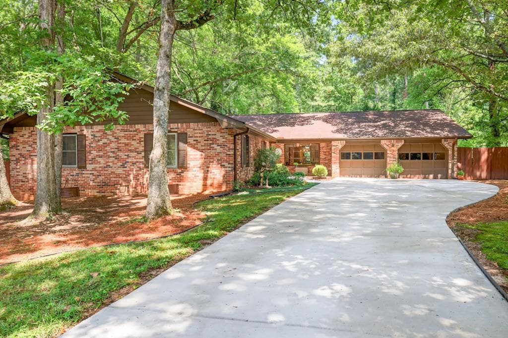 3 bedroom, 2 bathroom, 2,623 sq ft single family residence for sale at 1249 Heritage Hills Circle, Snellville, GA 30078 — photo 2