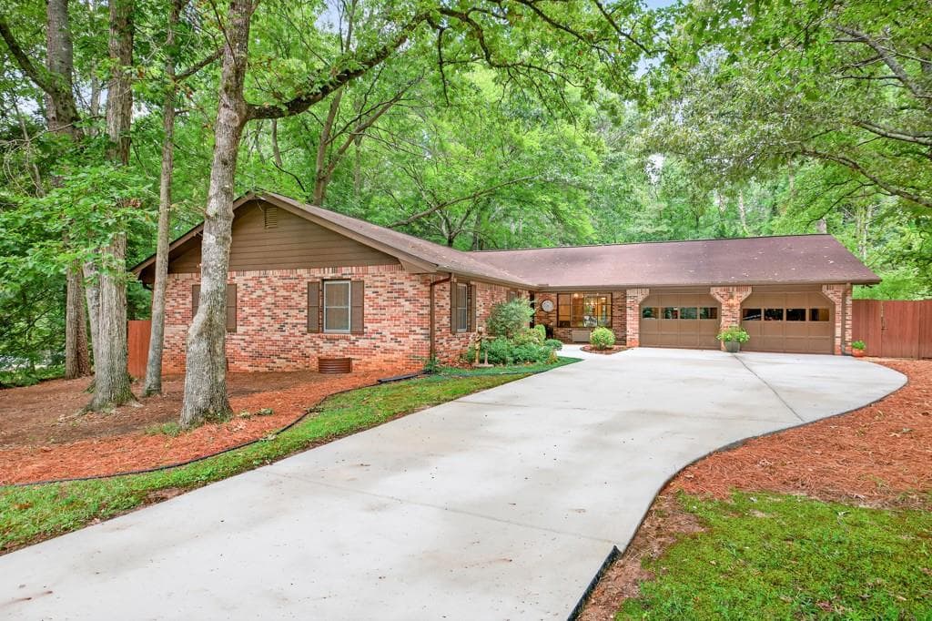 3 bedroom, 2 bathroom, 2,623 sq ft single family residence for sale at 1249 Heritage Hills Circle, Snellville, GA 30078 — photo 3