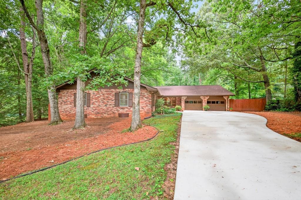 3 bedroom, 2 bathroom, 2,623 sq ft single family residence for sale at 1249 Heritage Hills Circle, Snellville, GA 30078 — photo 4