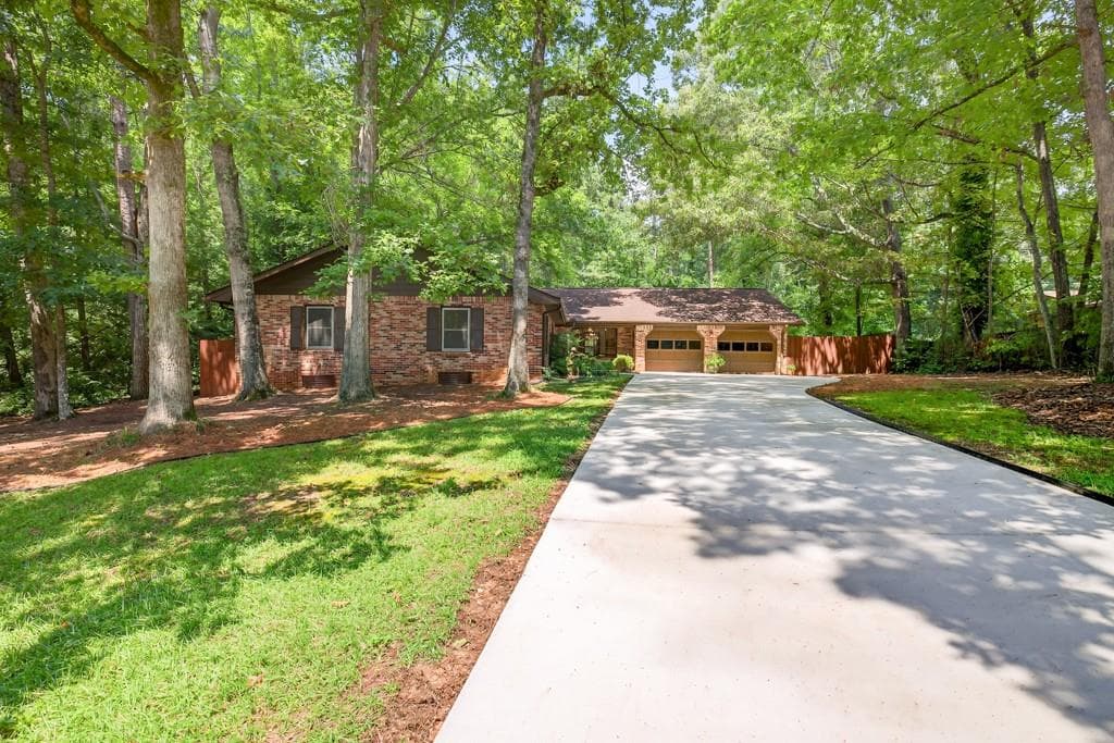 3 bedroom, 2 bathroom, 2,623 sq ft single family residence for sale at 1249 Heritage Hills Circle, Snellville, GA 30078 — photo 5