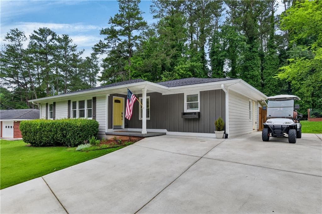 3 bedroom, 2 bathroom, 1,434 sq ft single family residence for sale at 4300 Lakeview Street, Acworth, GA 30101