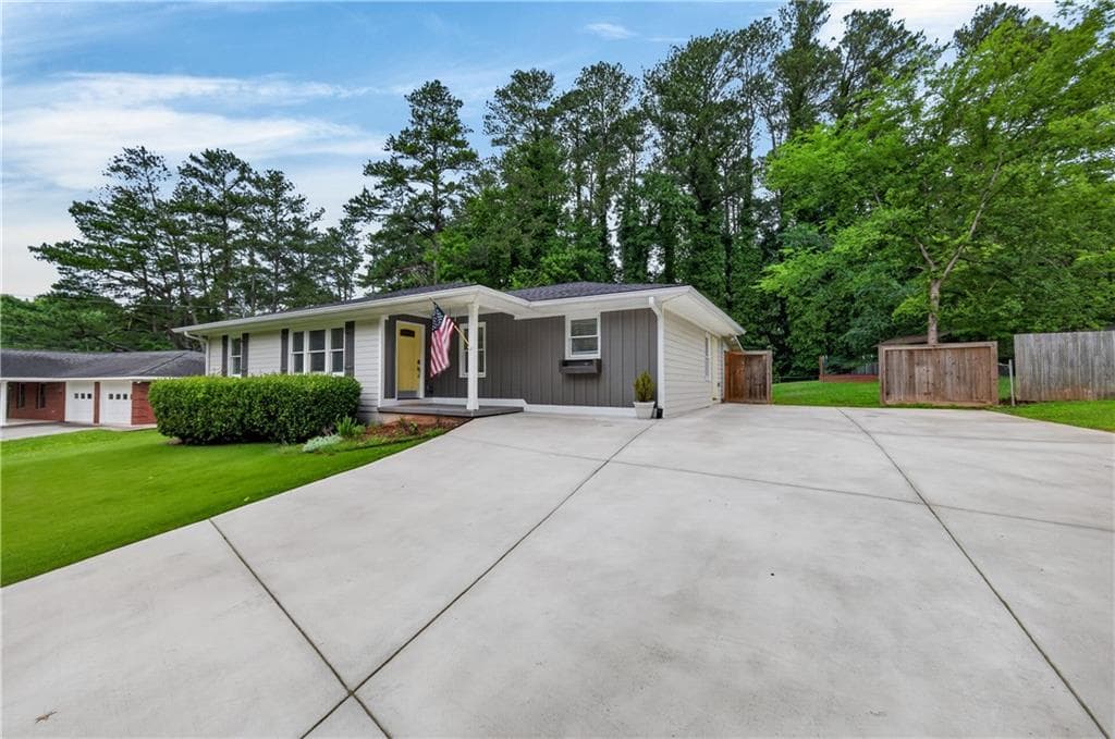 3 bedroom, 2 bathroom, 1,434 sq ft single family residence for sale at 4300 Lakeview Street, Acworth, GA 30101 — photo 2
