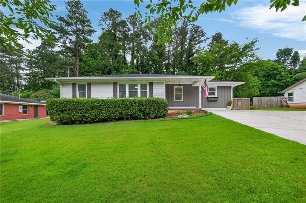 3 bedroom, 2 bathroom, 1,434 sq ft single family residence for sale at 4300 Lakeview Street, Acworth, GA 30101 — photo 3