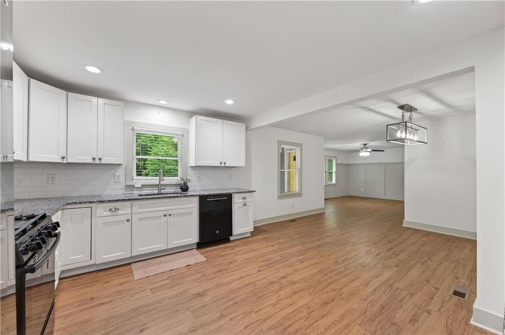 3 bedroom, 2 bathroom, 1,434 sq ft single family residence for sale at 4300 Lakeview Street, Acworth, GA 30101 — photo 8