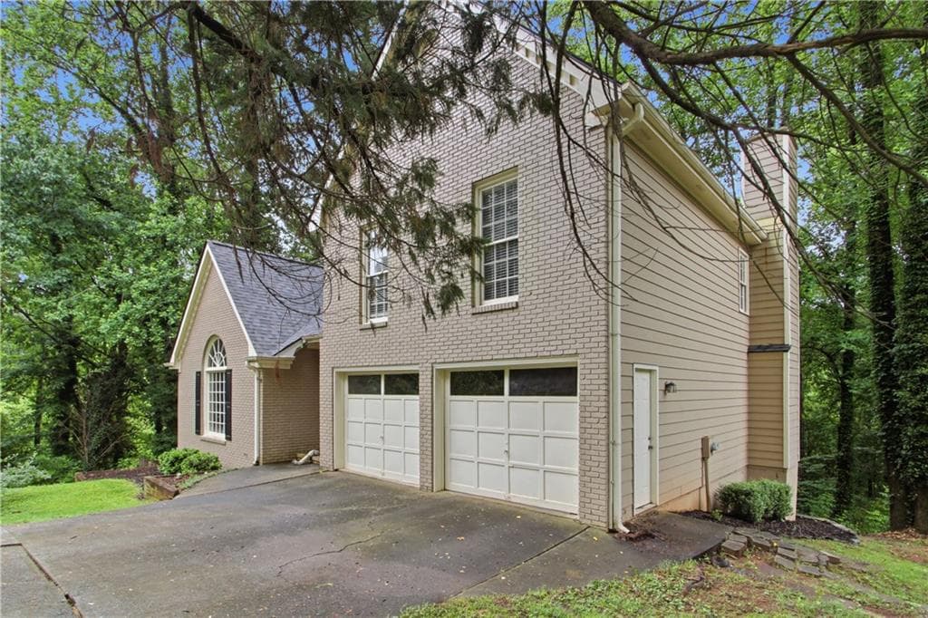 5 bedroom, 4 bathroom, 2,837 sq ft single family residence for sale at 4822 Thornwood Drive, Acworth, GA 30102 — photo 2