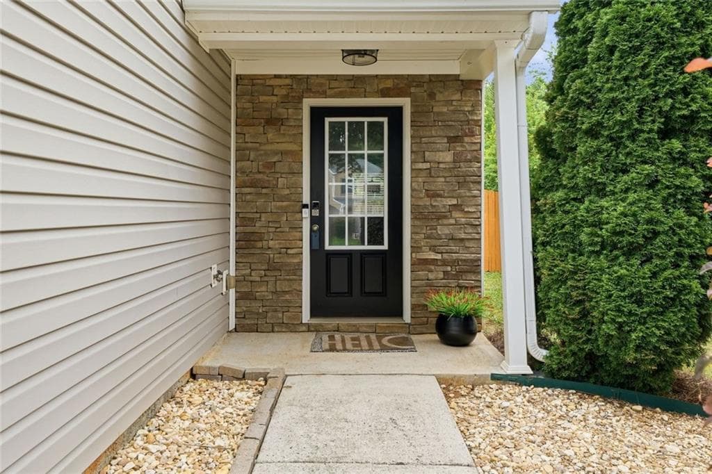 3 bedroom, 3 bathroom, 1,528 sq ft single family residence under contract at 2520 Sheldon Place, Cumming, GA 30040 — photo 8