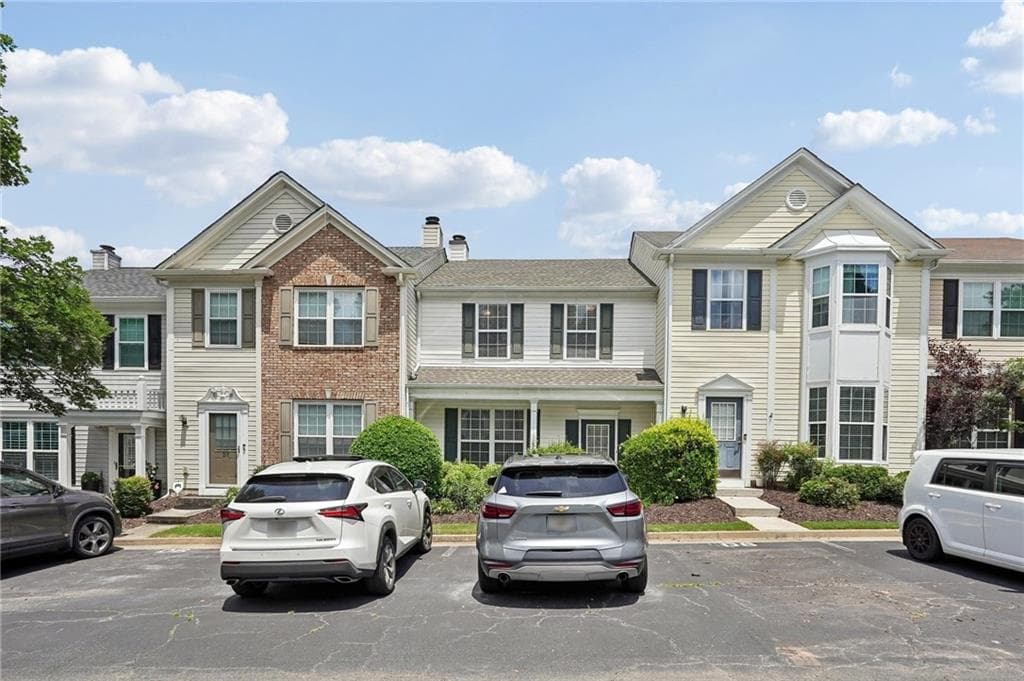 3 bedroom, 3 bathroom, 1,370 sq ft townhouse for sale at 10900 Wittenridge Drive D8, Alpharetta, GA 30022