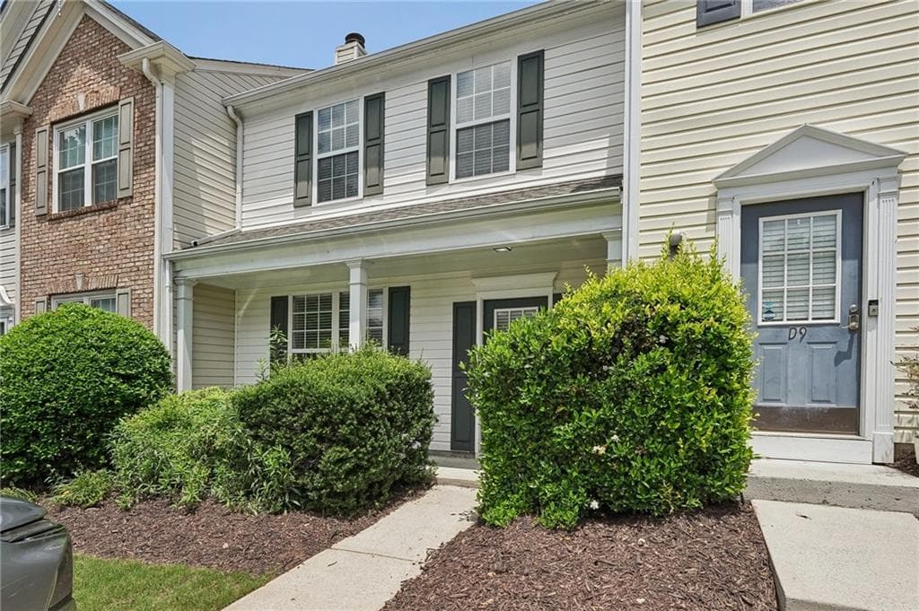 3 bedroom, 3 bathroom, 1,370 sq ft townhouse for sale at 10900 Wittenridge Drive D8, Alpharetta, GA 30022 — photo 2
