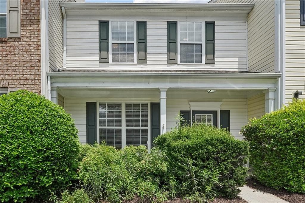 3 bedroom, 3 bathroom, 1,370 sq ft townhouse for sale at 10900 Wittenridge Drive D8, Alpharetta, GA 30022 — photo 3