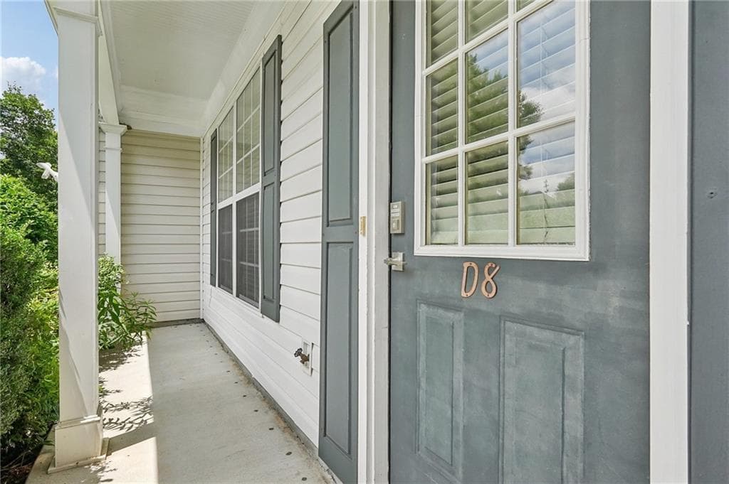 3 bedroom, 3 bathroom, 1,370 sq ft townhouse for sale at 10900 Wittenridge Drive D8, Alpharetta, GA 30022 — photo 4