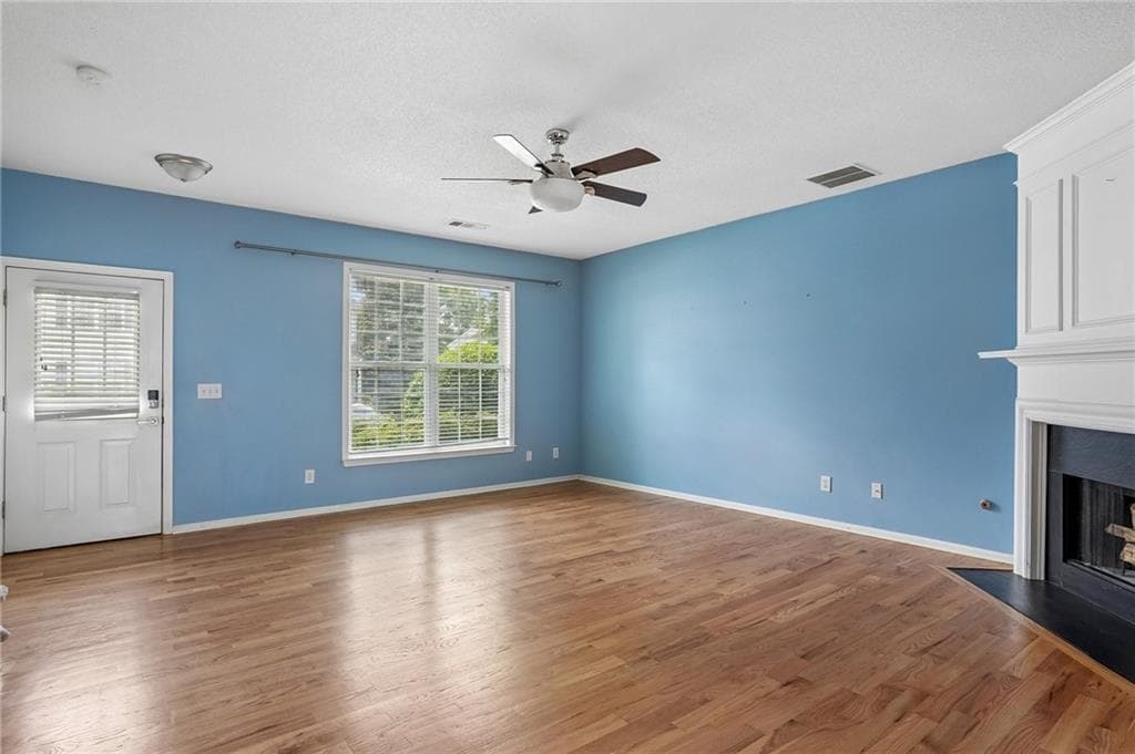 3 bedroom, 3 bathroom, 1,370 sq ft townhouse for sale at 10900 Wittenridge Drive D8, Alpharetta, GA 30022 — photo 9