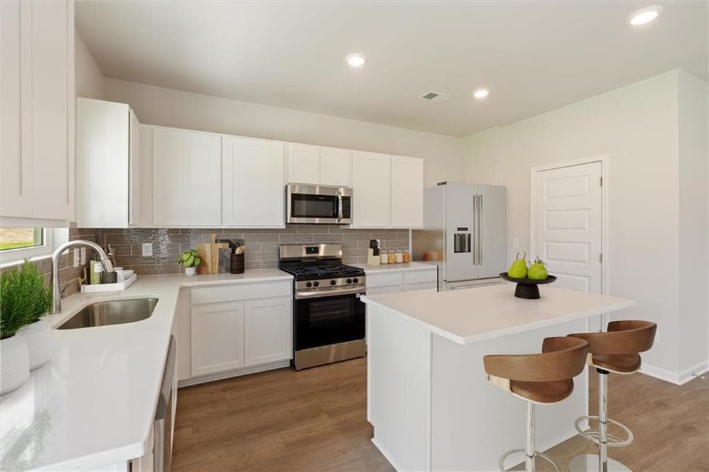 5 bedroom, 4 bathroom, 2,711 sq ft single family residence under contract at 104 Sunflower Lane, Calhoun, GA 30701 — photo 4