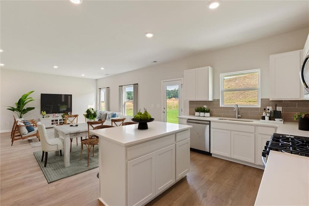 5 bedroom, 4 bathroom, 2,711 sq ft single family residence under contract at 104 Sunflower Lane, Calhoun, GA 30701 — photo 9