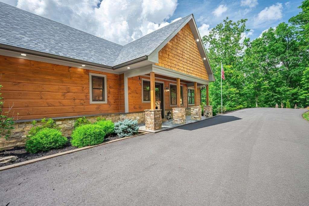 3 bedroom, 3 bathroom, 2,744 sq ft single family residence for sale at 193 Pontoosuc Drive, Mineral Bluff, GA 30559 — photo 4