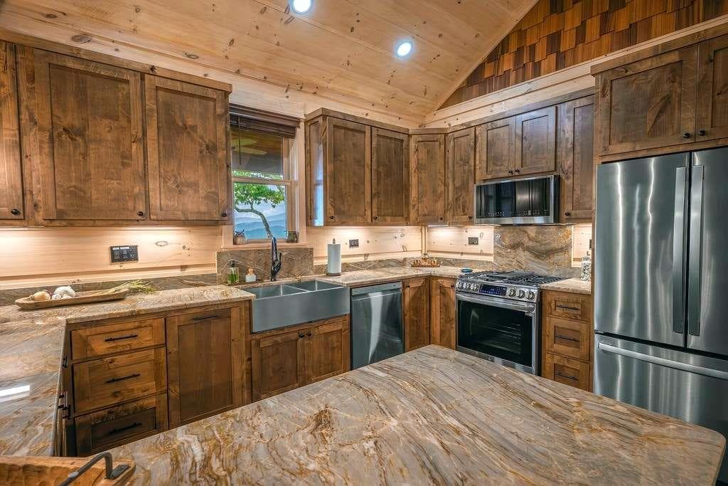 3 bedroom, 3 bathroom, 2,744 sq ft single family residence for sale at 193 Pontoosuc Drive, Mineral Bluff, GA 30559 — photo 9