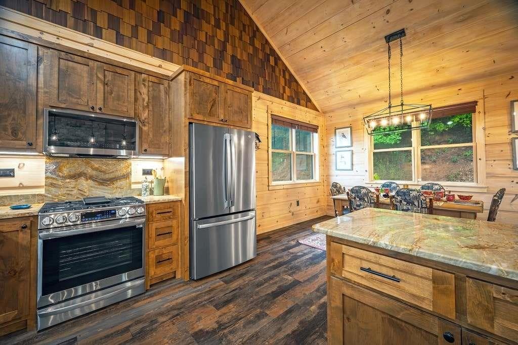 3 bedroom, 3 bathroom, 2,744 sq ft single family residence for sale at 193 Pontoosuc Drive, Mineral Bluff, GA 30559 — photo 10