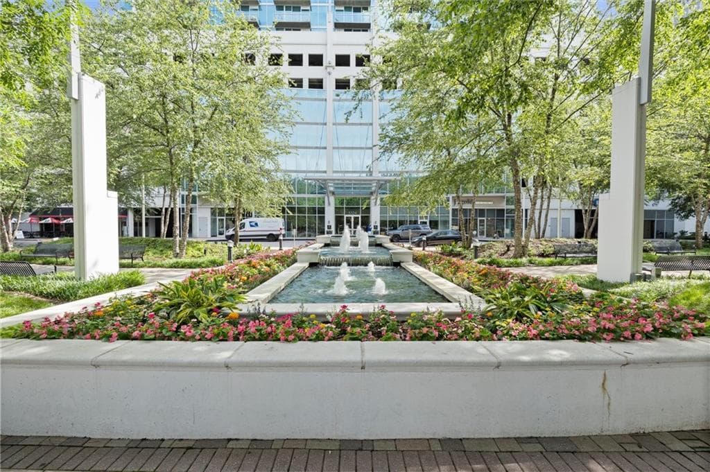 1 bedroom, 1 bathroom, 783 sq ft condominium for sale at 3324 Peachtree Road 1512, Atlanta, GA 30326 — photo 2