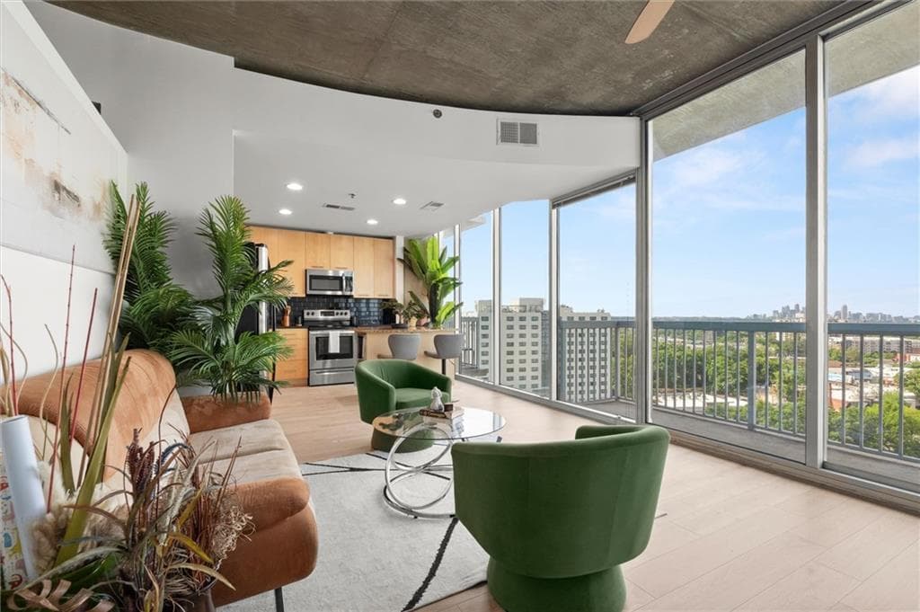 1 bedroom, 1 bathroom, 783 sq ft condominium for sale at 3324 Peachtree Road 1512, Atlanta, GA 30326 — photo 5
