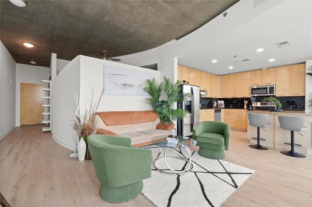 1 bedroom, 1 bathroom, 783 sq ft condominium for sale at 3324 Peachtree Road 1512, Atlanta, GA 30326 — photo 8