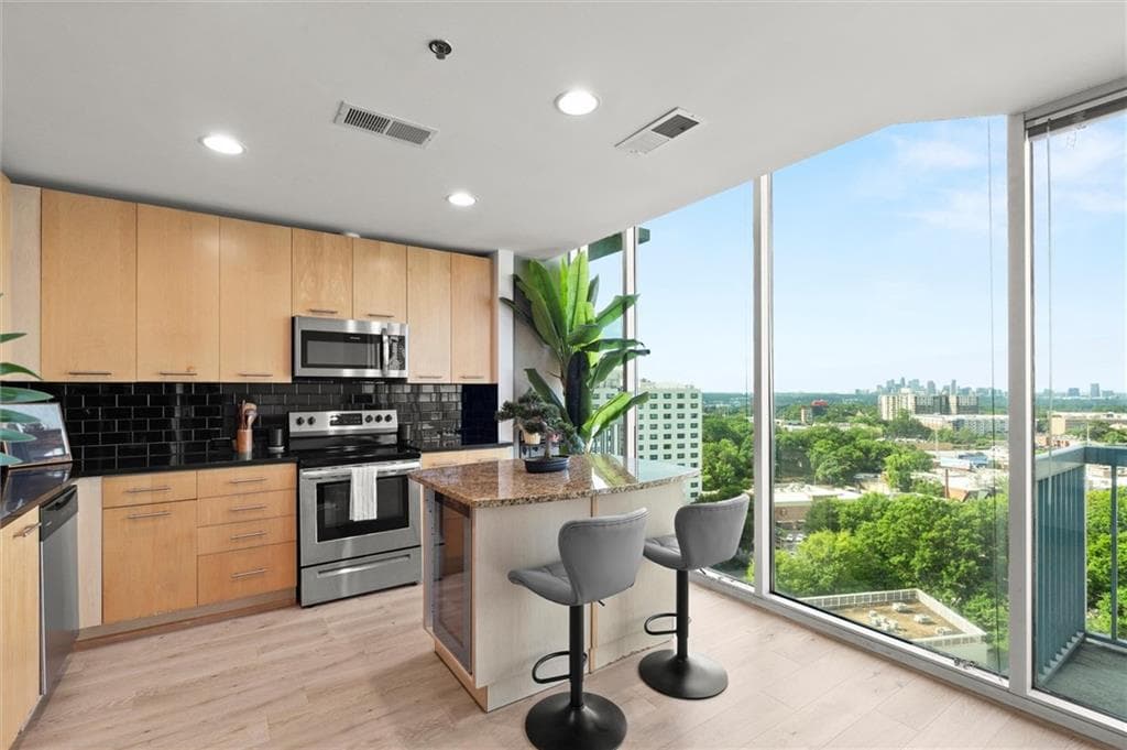 1 bedroom, 1 bathroom, 783 sq ft condominium for sale at 3324 Peachtree Road 1512, Atlanta, GA 30326 — photo 10