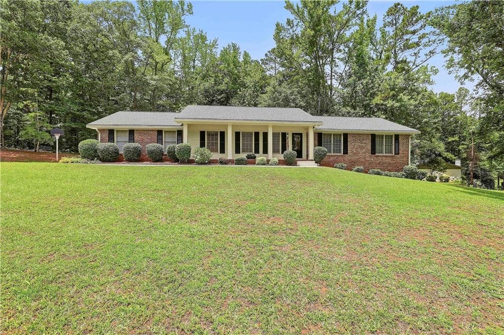 3 bedroom, 2 bathroom, 1,889 sq ft single family residence for sale at 6650 Corico Way, Fairburn, GA 30213 — photo 5