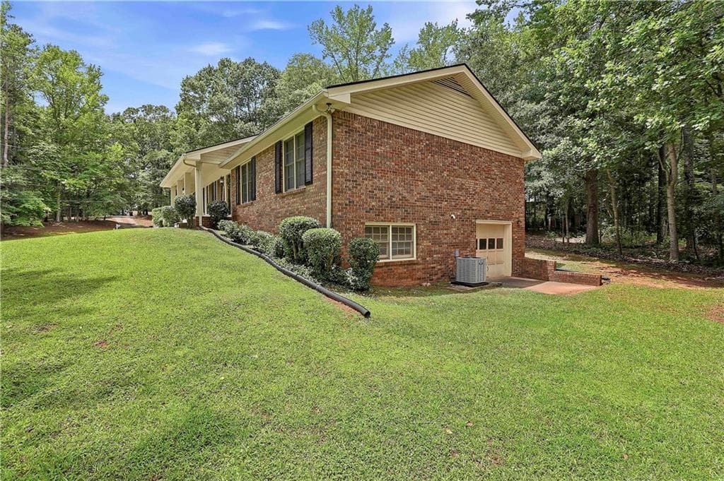 3 bedroom, 2 bathroom, 1,889 sq ft single family residence for sale at 6650 Corico Way, Fairburn, GA 30213 — photo 7
