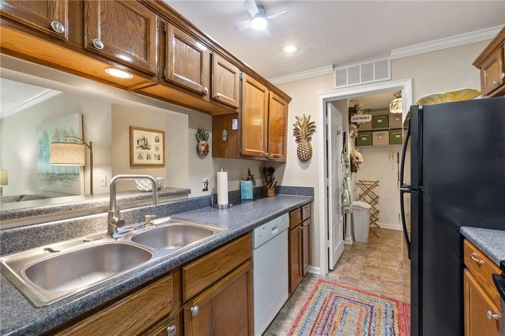 2 bedroom, 2 bathroom, 1,000 sq ft condominium for sale at 525 Warm Springs Circle, Roswell, GA 30075 — photo 2