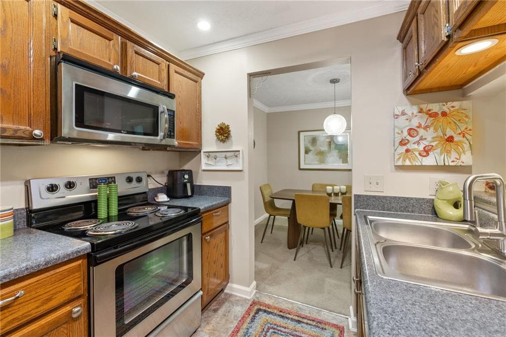 2 bedroom, 2 bathroom, 1,000 sq ft condominium for sale at 525 Warm Springs Circle, Roswell, GA 30075 — photo 4