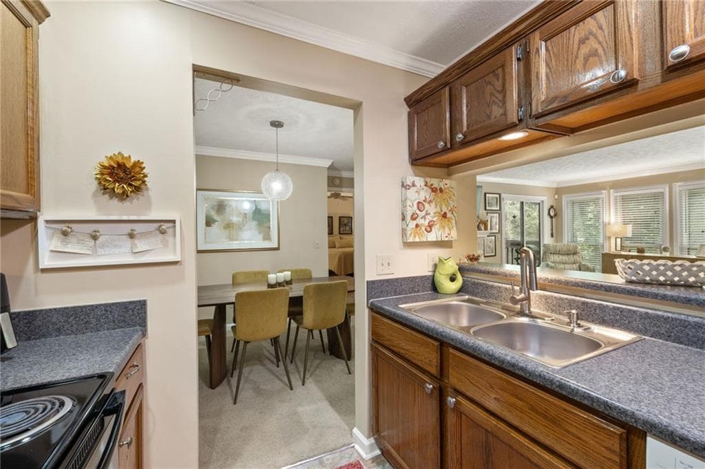 2 bedroom, 2 bathroom, 1,000 sq ft condominium for sale at 525 Warm Springs Circle, Roswell, GA 30075 — photo 3