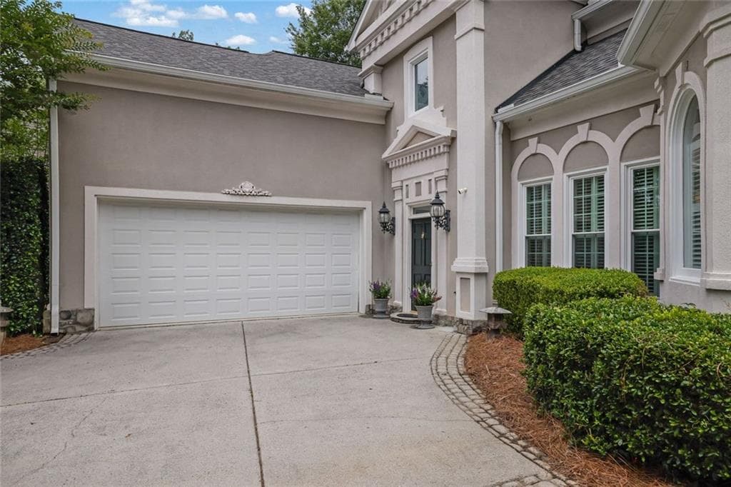 4 bedroom, 3 bathroom, 3,937 sq ft single family residence for sale at 750 Combee Way, Roswell, GA 30076 — photo 4
