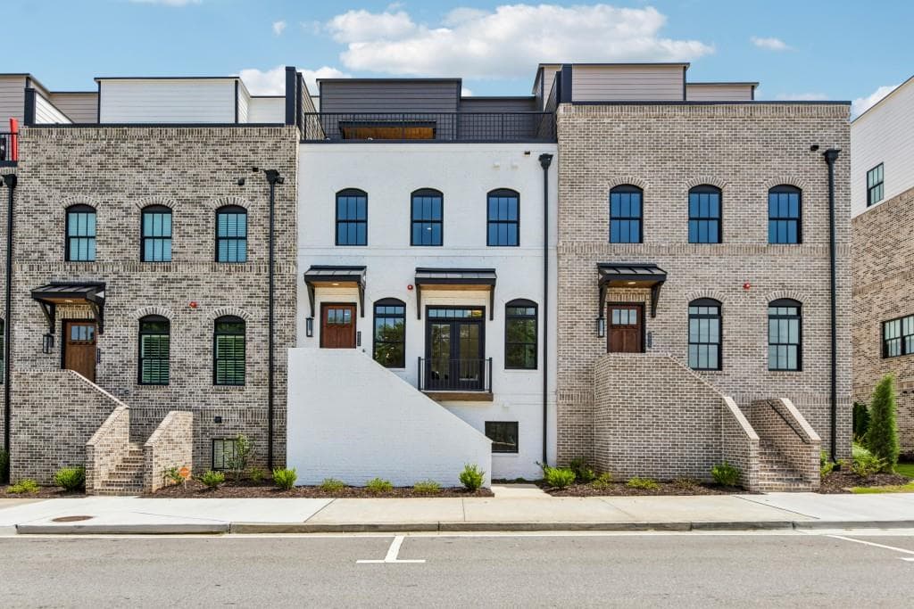 4 bedroom, 5 bathroom, 3,152 sq ft townhouse sold at 4812 Moonview Lane, Sugar Hill, GA 30518