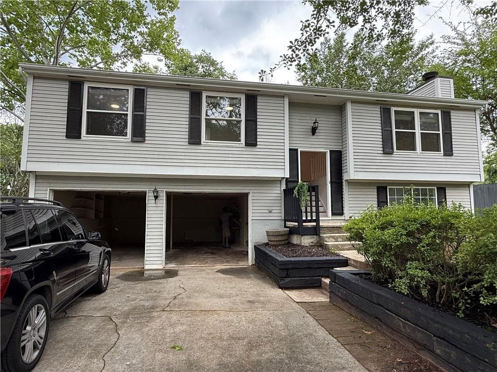 3 bedroom, 3 bathroom, 1,094 sq ft single family residence for rent at 10415 Plantation Bridge Drive, Alpharetta, GA 30022 for $2,400 a month — photo 3