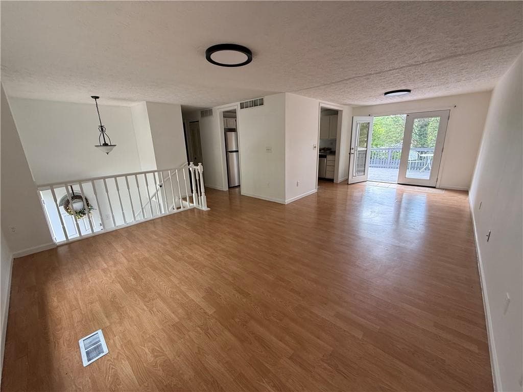 3 bedroom, 3 bathroom, 1,094 sq ft single family residence for rent at 10415 Plantation Bridge Drive, Alpharetta, GA 30022 for $2,400 a month — photo 6