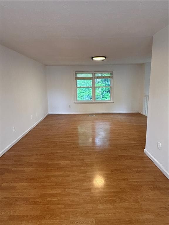 3 bedroom, 3 bathroom, 1,094 sq ft single family residence for rent at 10415 Plantation Bridge Drive, Alpharetta, GA 30022 for $2,400 a month — photo 8