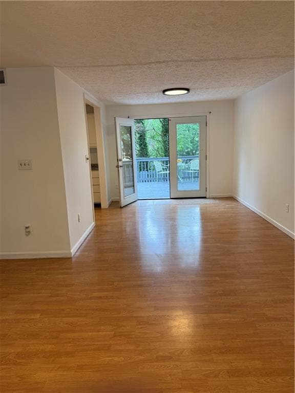 3 bedroom, 3 bathroom, 1,094 sq ft single family residence for rent at 10415 Plantation Bridge Drive, Alpharetta, GA 30022 for $2,400 a month — photo 9