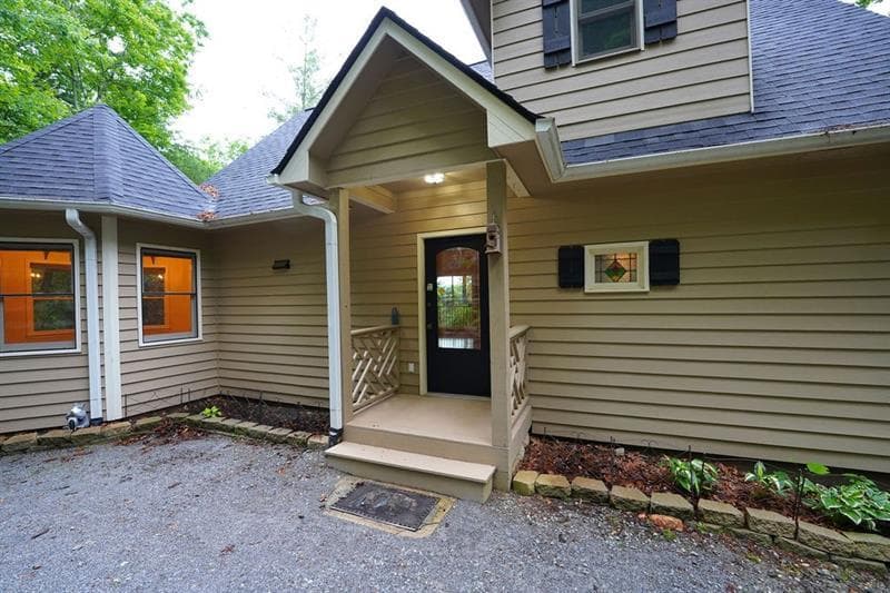 3 bedroom, 3 bathroom, 2,385 sq ft single family residence under contract at 165 Amelia Lane, Blue Ridge, GA 30513 — photo 3