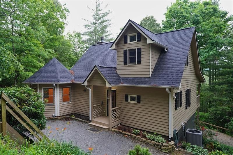 3 bedroom, 3 bathroom, 2,385 sq ft single family residence under contract at 165 Amelia Lane, Blue Ridge, GA 30513 — photo 4
