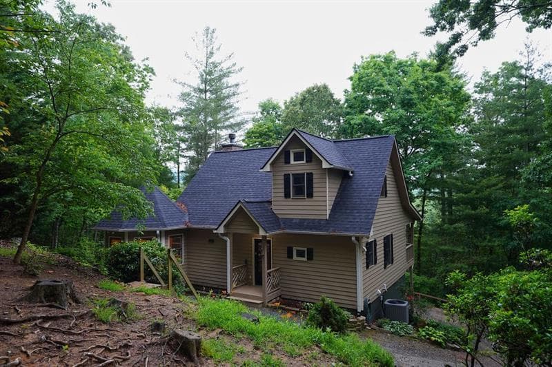 3 bedroom, 3 bathroom, 2,385 sq ft single family residence under contract at 165 Amelia Lane, Blue Ridge, GA 30513 — photo 5