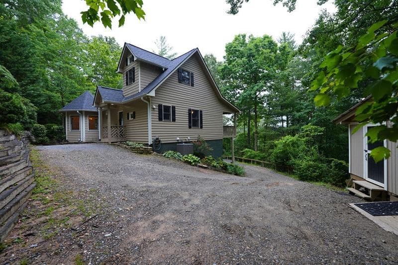 3 bedroom, 3 bathroom, 2,385 sq ft single family residence under contract at 165 Amelia Lane, Blue Ridge, GA 30513 — photo 6