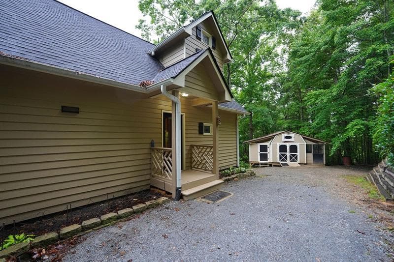 3 bedroom, 3 bathroom, 2,385 sq ft single family residence under contract at 165 Amelia Lane, Blue Ridge, GA 30513 — photo 9
