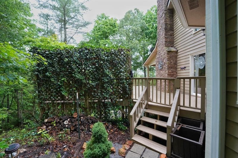 3 bedroom, 3 bathroom, 2,385 sq ft single family residence under contract at 165 Amelia Lane, Blue Ridge, GA 30513 — photo 10