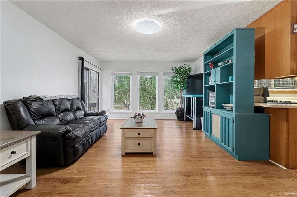 3 bedroom, 2 bathroom, 1,834 sq ft single family residence for sale at 134 Hidden Valley Road, Fayetteville, GA 30214 — photo 7
