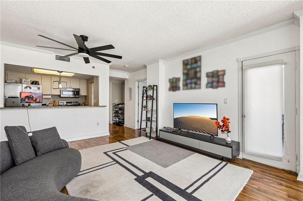 1 bedroom, 1 bathroom, 645 sq ft condominium for sale at 1280 W Peachtree Street 2504, Atlanta, GA 30309 — photo 8