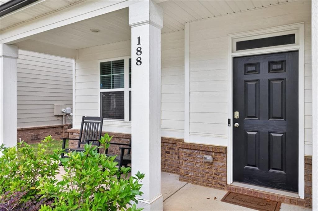 5 bedroom, 4 bathroom, 2,945 sq ft single family residence for sale at 188 Canyon Ferry Way, Hoschton, GA 30548 — photo 5