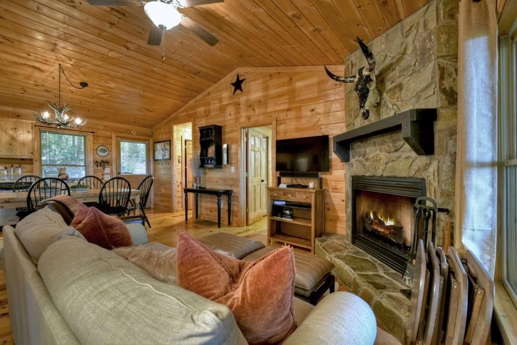 3 bedroom, 2 bathroom, 1,116 sq ft single family residence for sale at 9 Joanna Court, Cherry Log, GA 30513 — photo 10