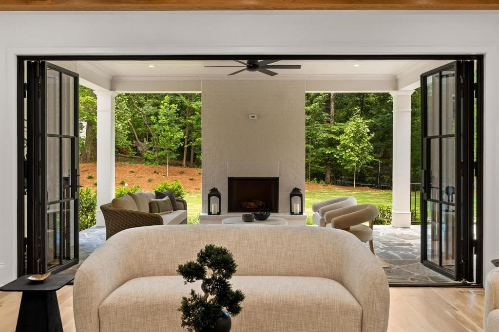 6 bedroom, 8 bathroom, 7,000 sq ft single family residence under contract at 610 River Chase Ridge, Sandy Springs, GA 30328 — photo 10