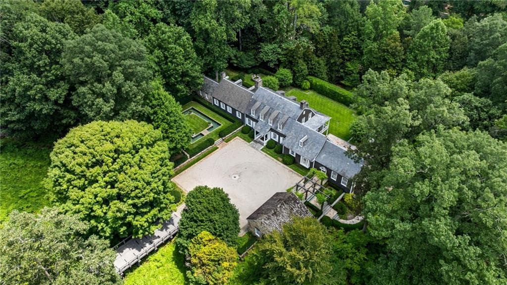 5 bedroom, 5 bathroom, 5,103 sq ft single family residence for sale at 1727 W Paces Ferry Road, Atlanta, GA 30327