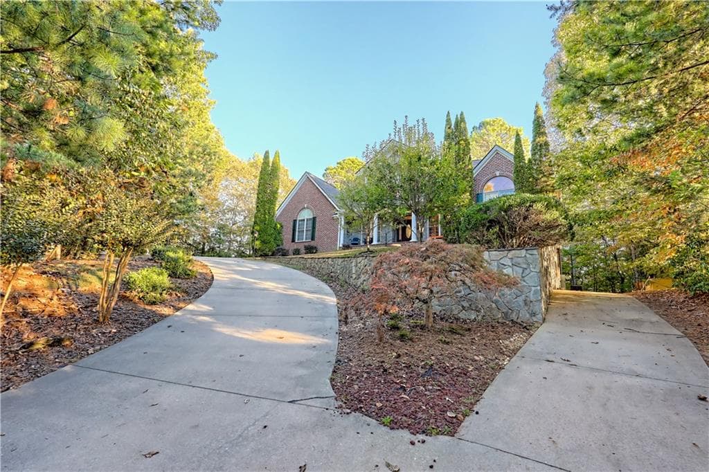 7 bedroom, 6 bathroom, 5,500 sq ft single family residence for sale at 280 Wilfar Strasse, Helen, GA 30545 — photo 4
