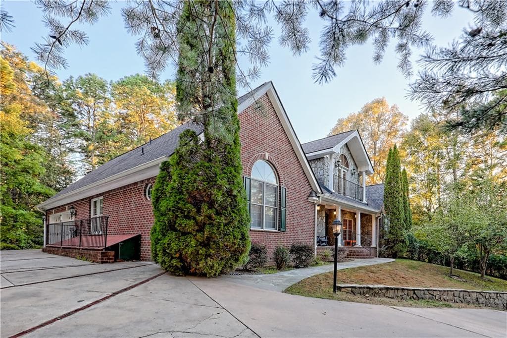 7 bedroom, 6 bathroom, 5,500 sq ft single family residence for sale at 280 Wilfar Strasse, Helen, GA 30545 — photo 5